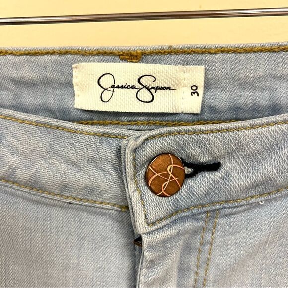 Jessica Simpson light wash embroidered jeans. Sz 30 - Picture 4 of 7
